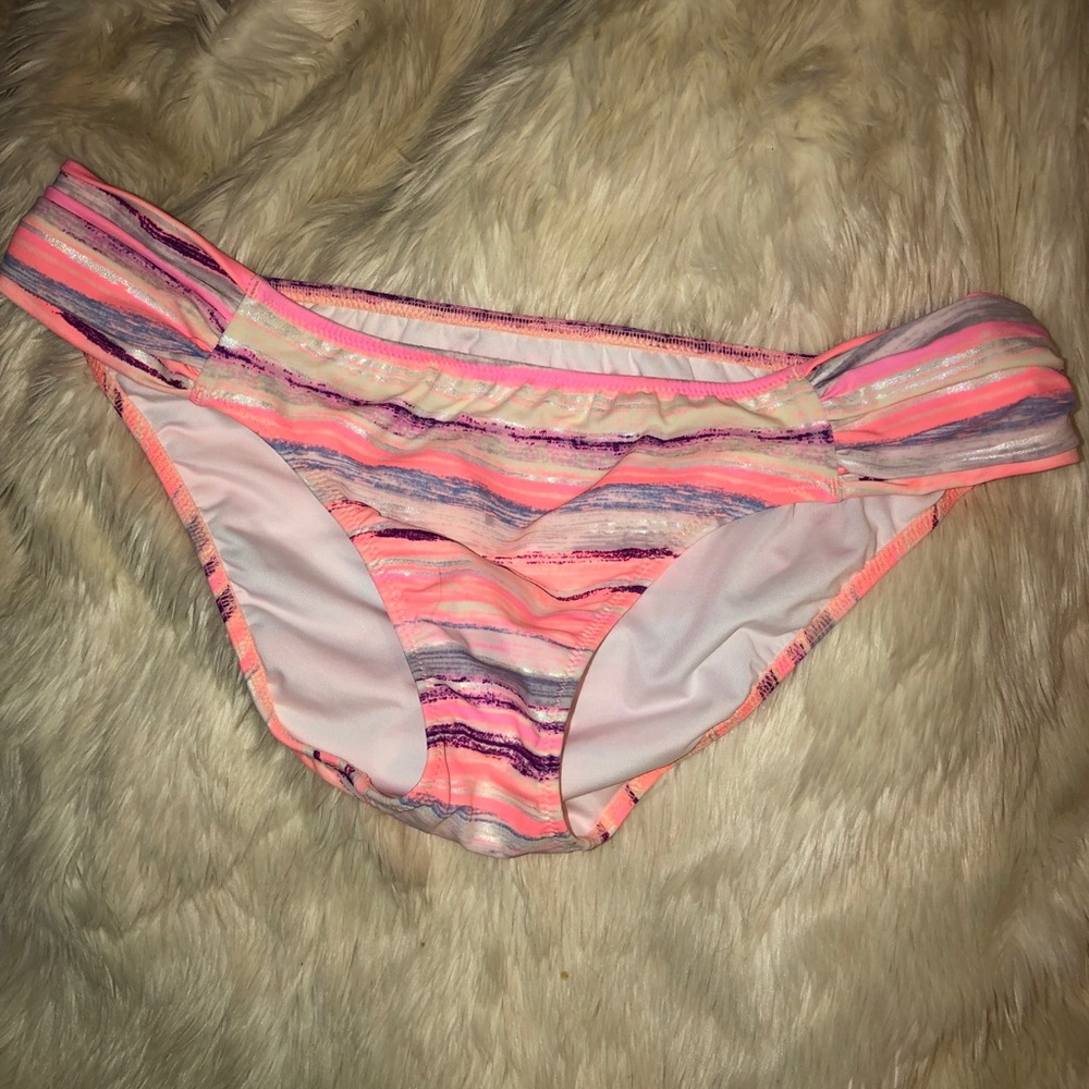 (SOLD)
 Knockout Bikini Bottoms Victoria’s